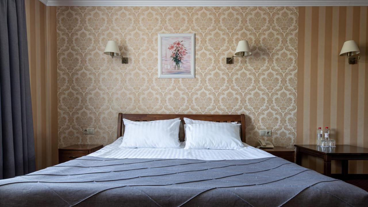 Sonata Hotel & Restaurant "Готель Соната" リヴィウ エクステリア 写真
