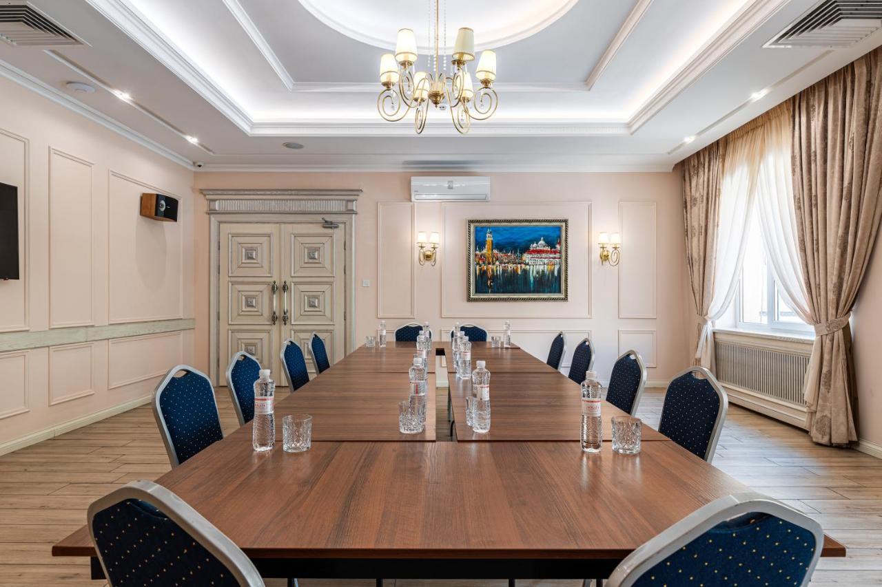 Sonata Hotel & Restaurant "Готель Соната" リヴィウ エクステリア 写真