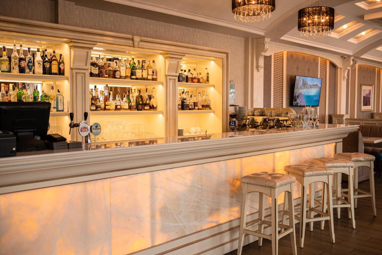 Sonata Hotel & Restaurant "Готель Соната" リヴィウ エクステリア 写真