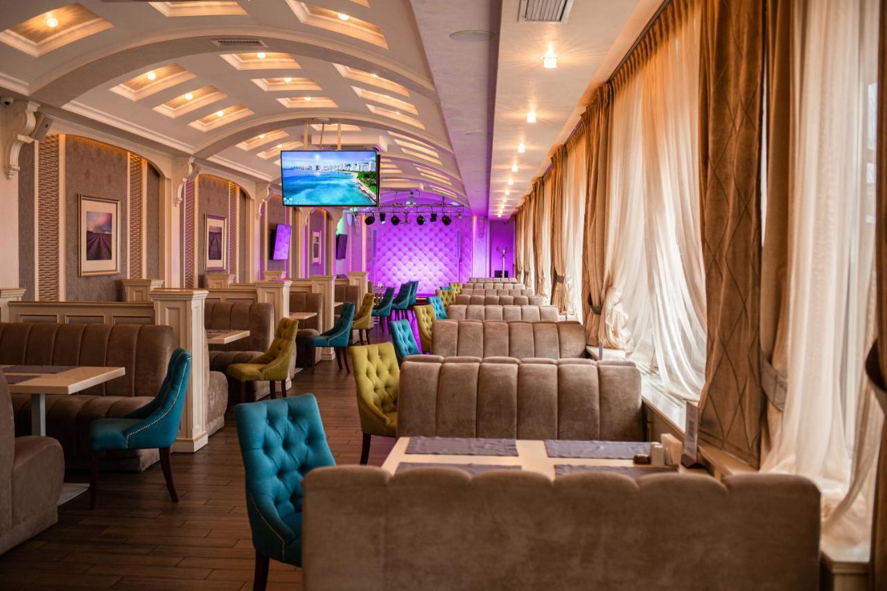 Sonata Hotel & Restaurant "Готель Соната" リヴィウ エクステリア 写真